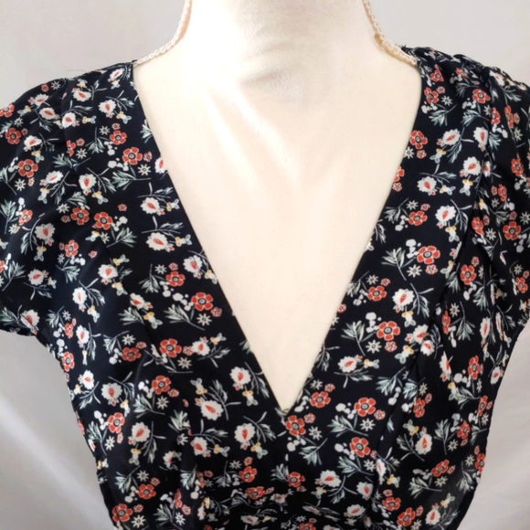 MaxStudio Flutter Sleeve Black Floral Print Top Blouse Size Small - Picture 3 of 7